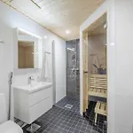 Rahulihomes, Sauna, 2toilets, Location On Jyvaeskylae, 65 Tv, Balcony, Free Parking, 6min To City, Paviljonki 1min شقة *