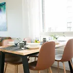 Rahulihomes, Sauna, 2toilets, Location On Jyvaeskylae, 65 Tv, Balcony, Free Parking, 6min To City, Paviljonki 1min شقة