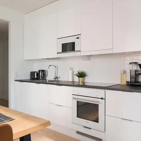 Executive Living, Location On Jyvaeskylae, 65 Tv, Sauna, Balcony, Free Parking, 6min To City, Paviljonki 1min *