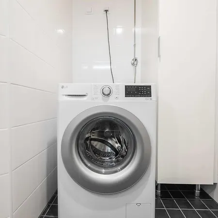 Rahulihomes, Sauna, 2toilets, Location On Jyvaeskylae, 65 Tv, Balcony, Free Parking, 6min To City, Paviljonki 1min *